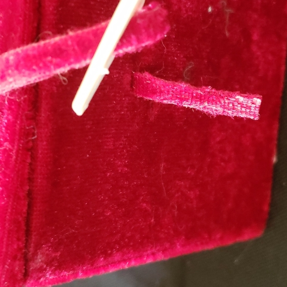 Skating Bear glass ornament in velvet box. - Picture 5 of 8